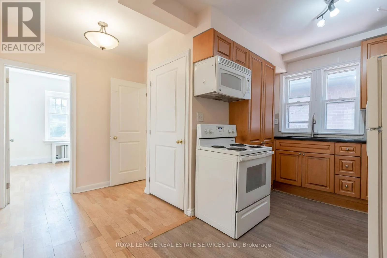 3 - 50 GLENROSE AVENUE