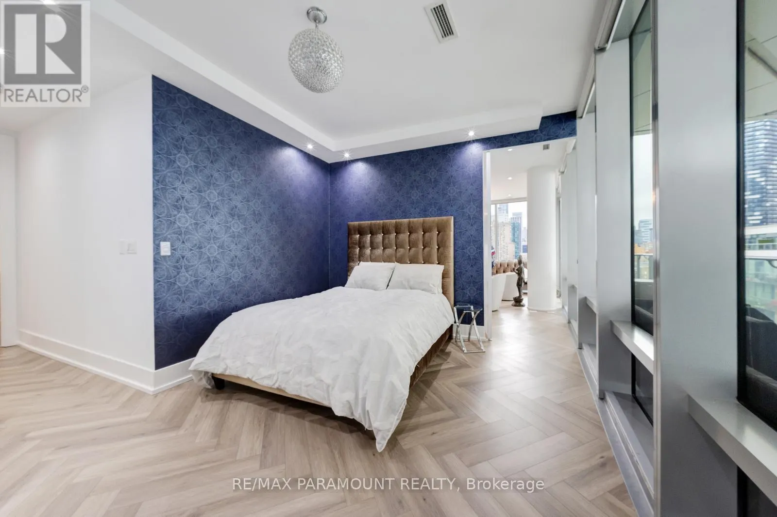 1101 - 39 QUEENS QUAY E
