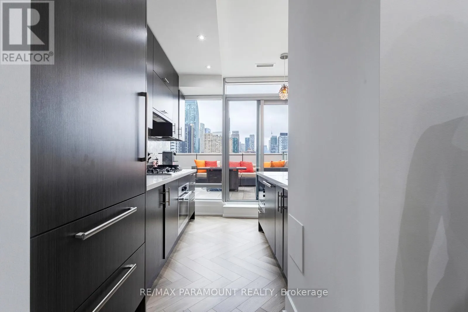 1101 - 39 QUEENS QUAY E