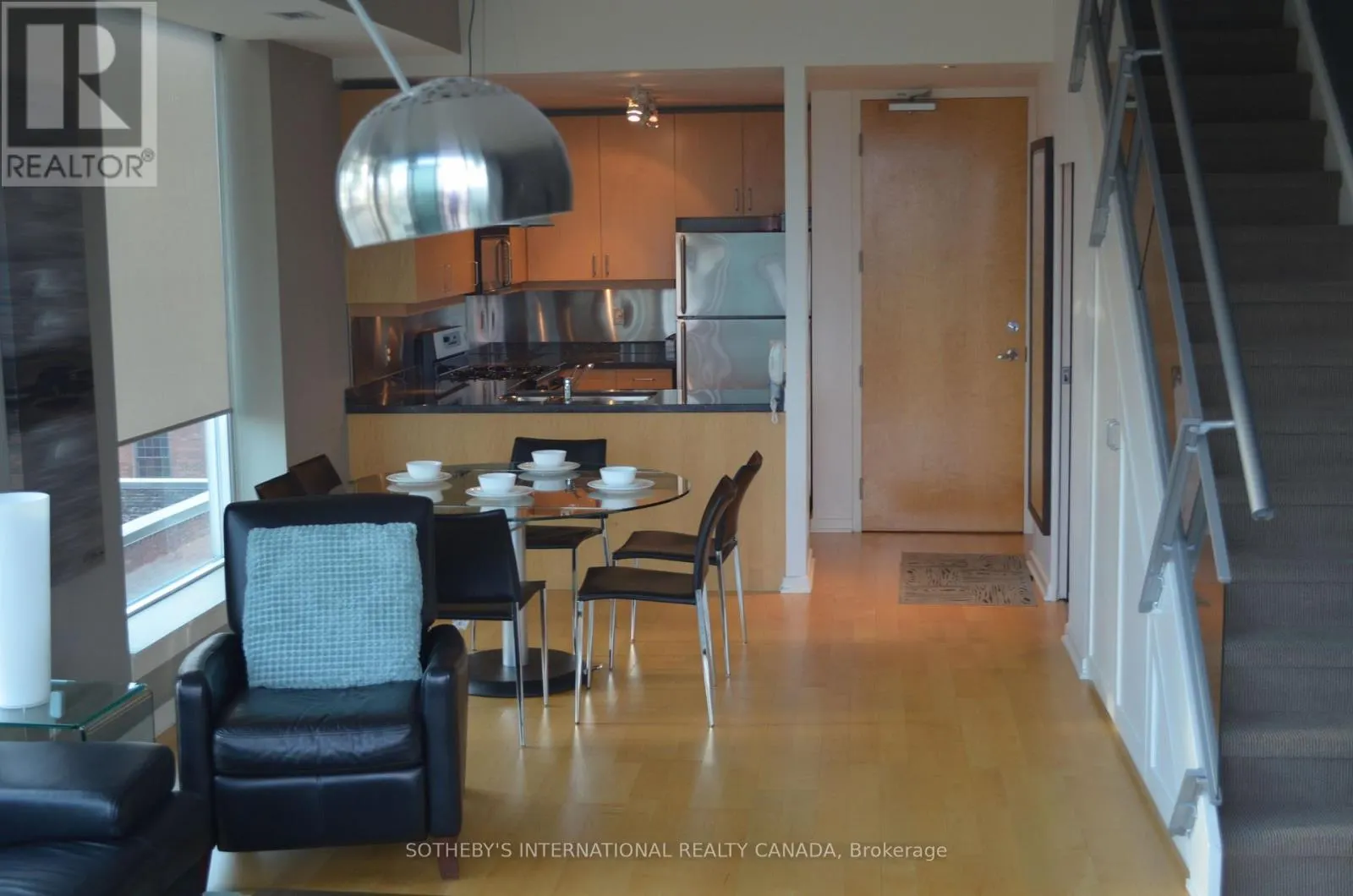 725 - 388 RICHMOND STREET W