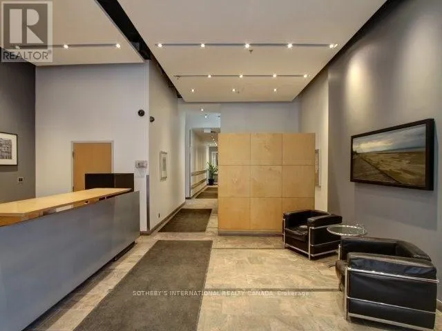 725 - 388 RICHMOND STREET W