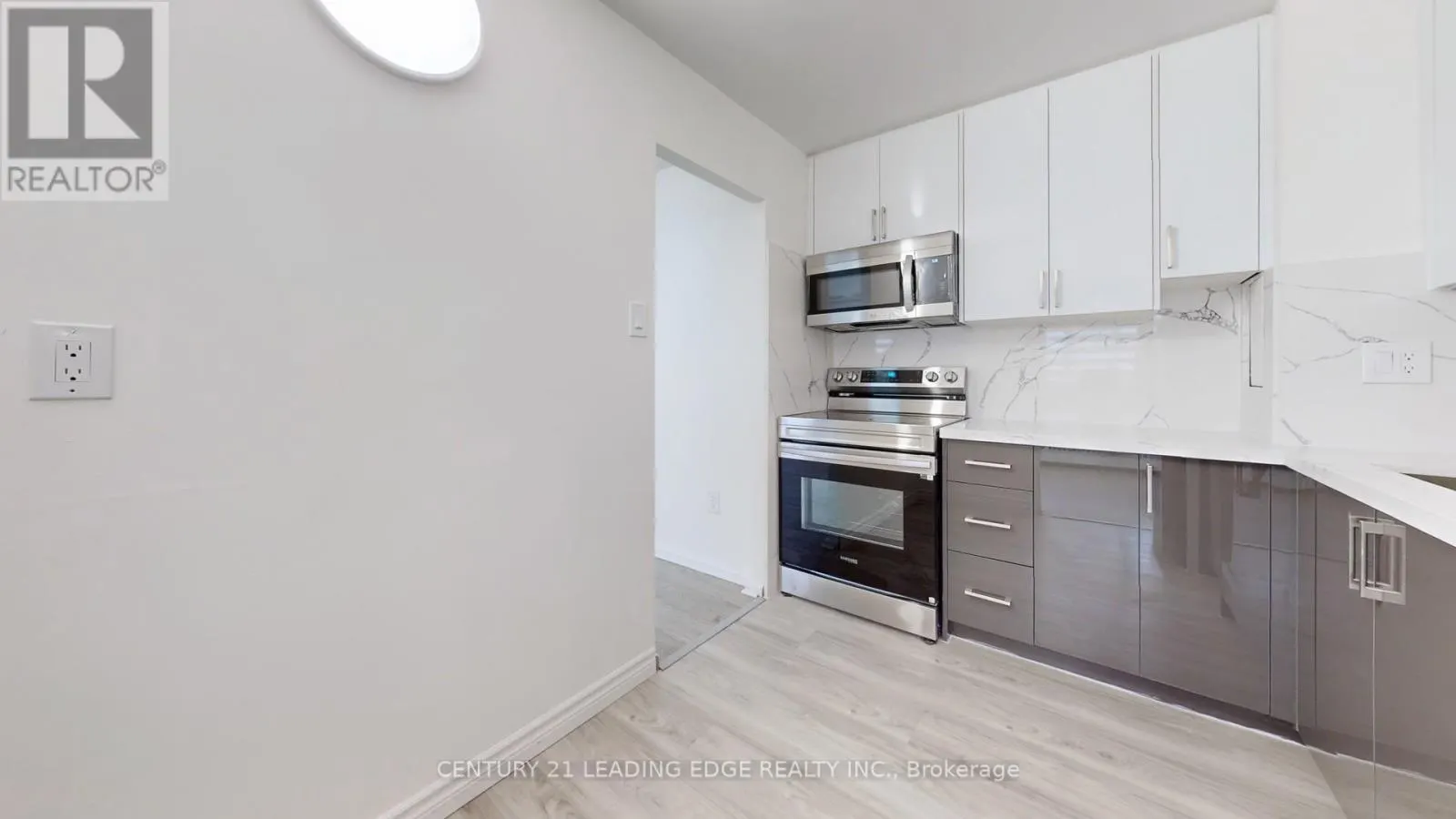 1202 - 10 SUNNY GLENWAY