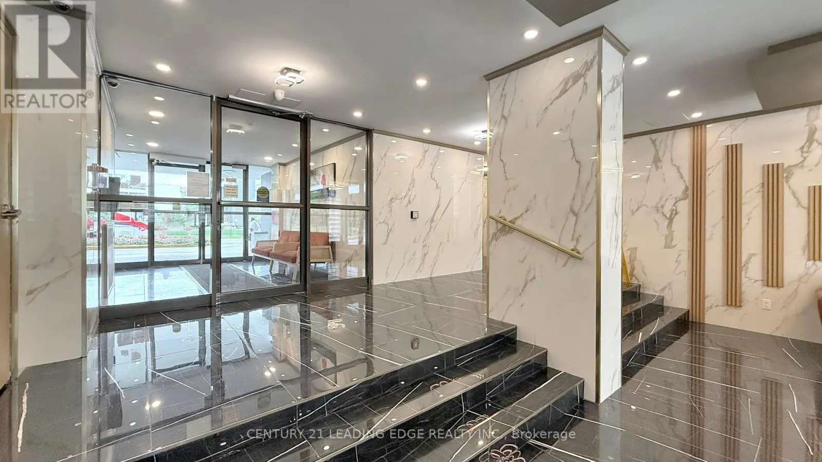 1202 - 10 SUNNY GLENWAY