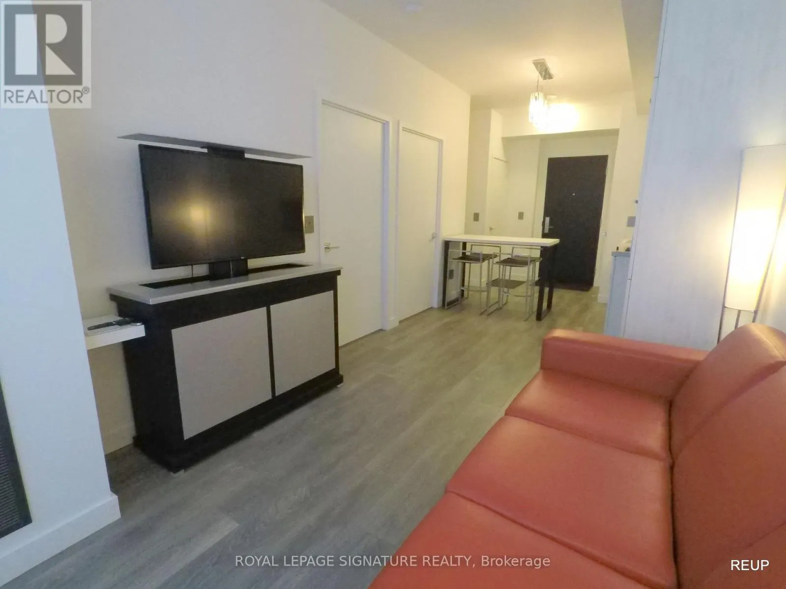 2402 - 8 EGLINTON AVENUE E
