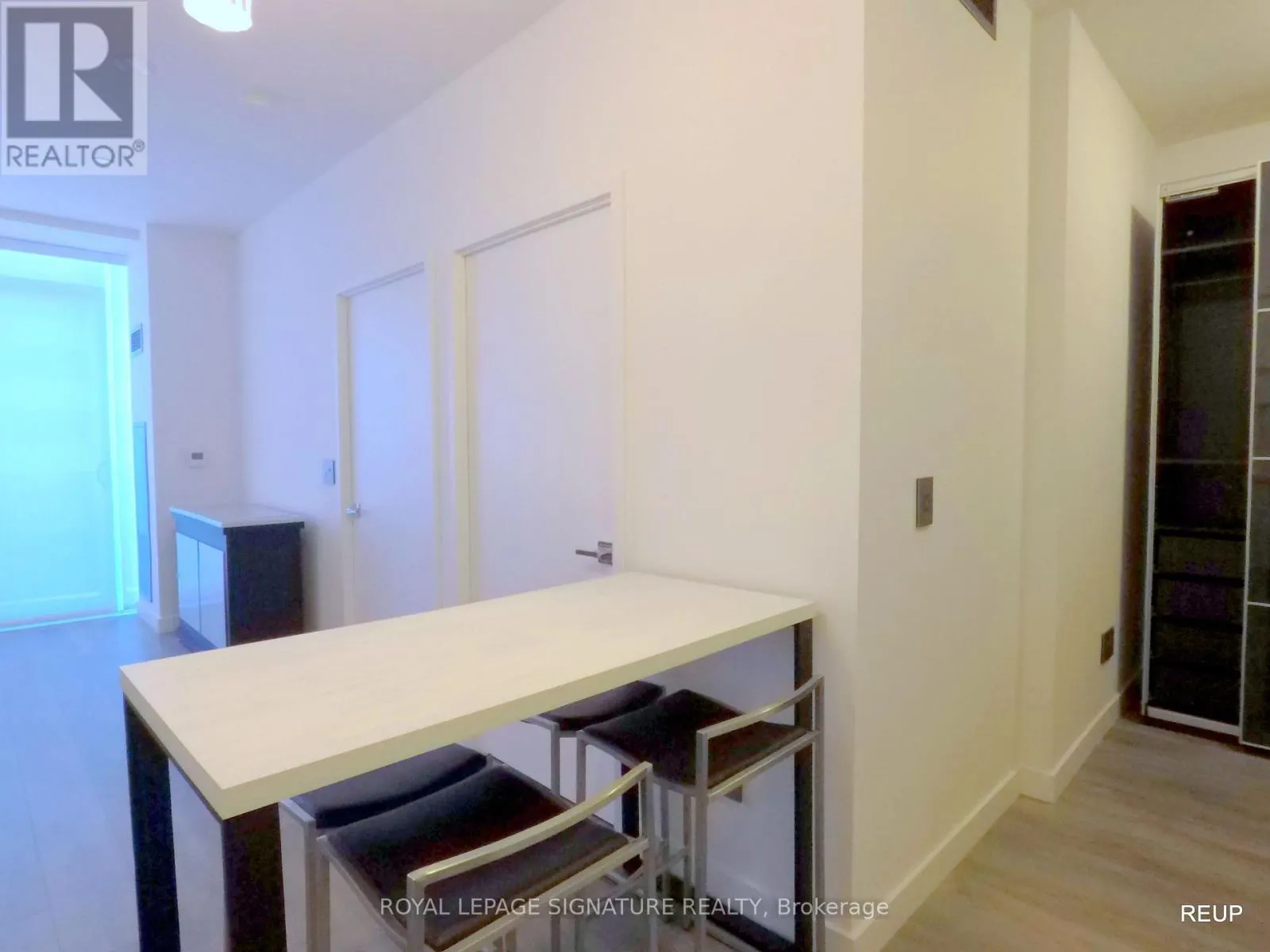 2402 - 8 EGLINTON AVENUE E
