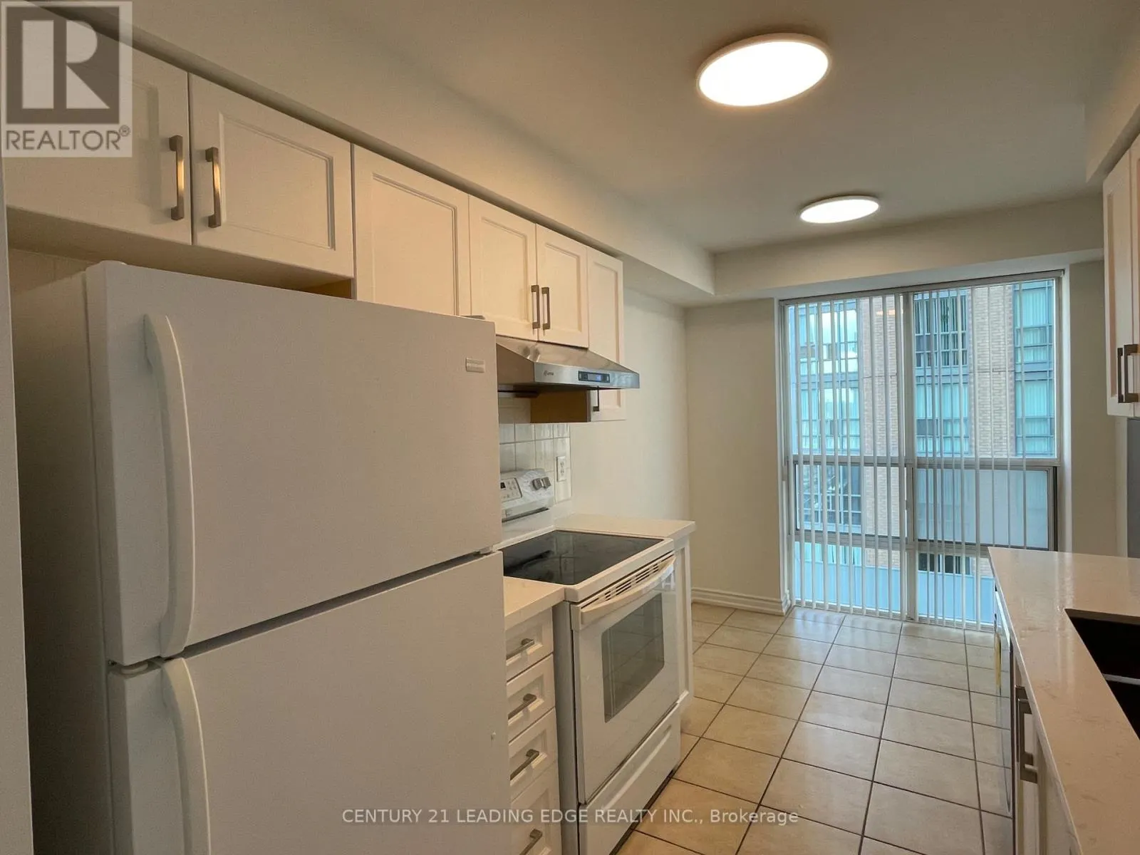 706 - 22 OLIVE AVENUE