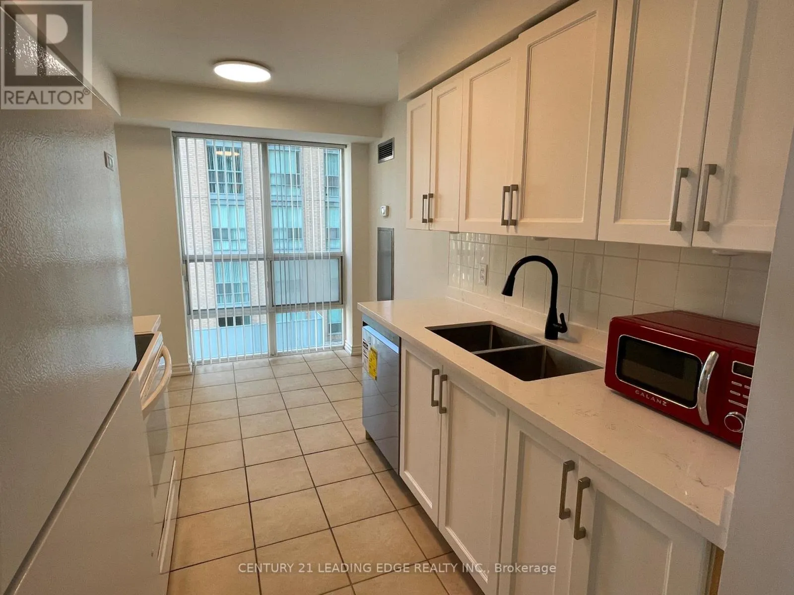 706 - 22 OLIVE AVENUE