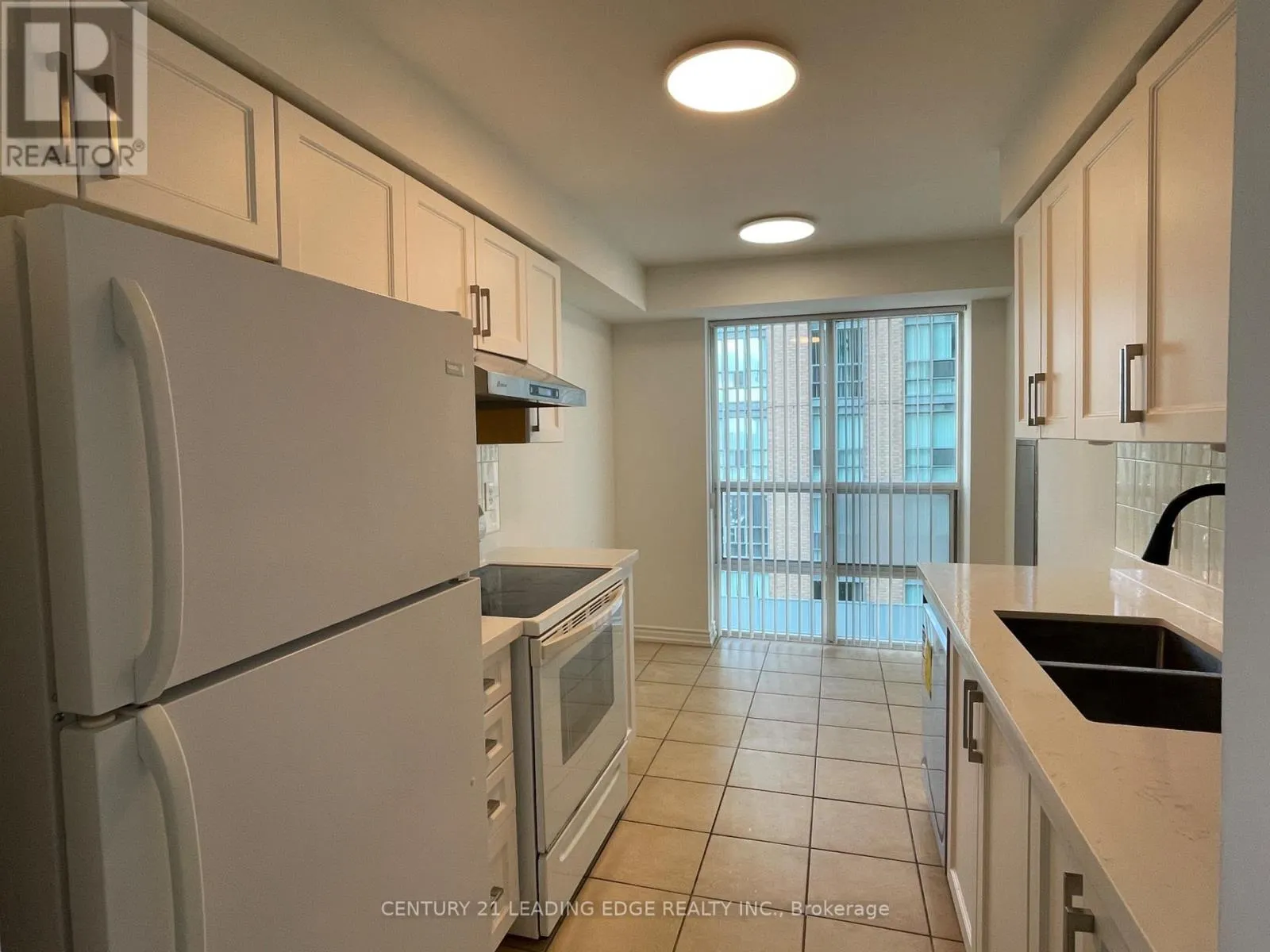 706 - 22 OLIVE AVENUE