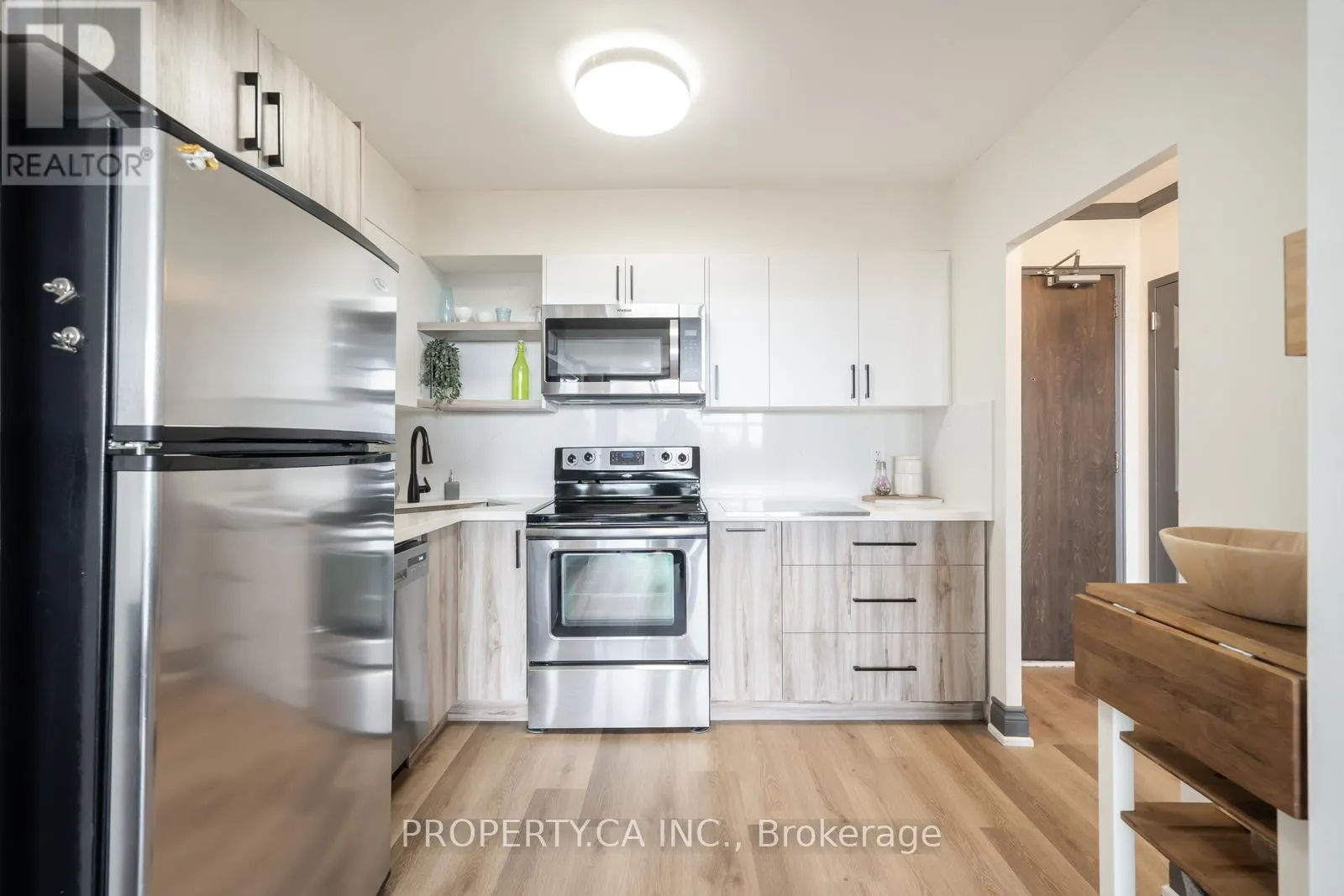 806 - 5949 YONGE STREET