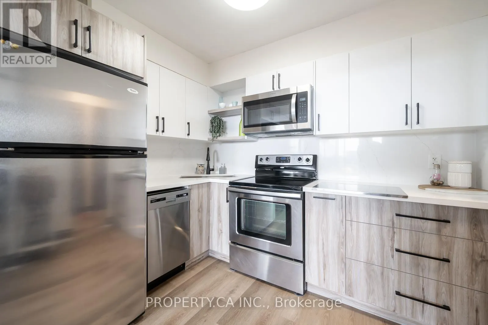 806 - 5949 YONGE STREET