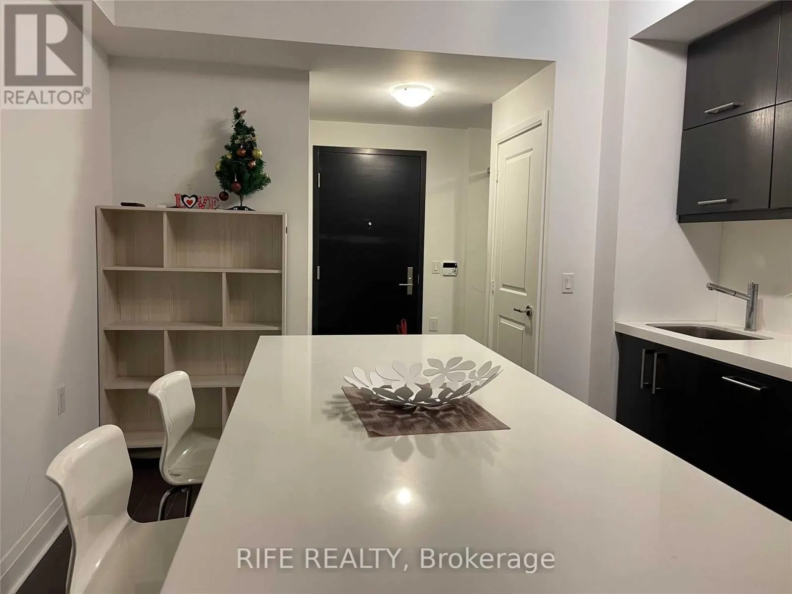 1411 - 1080 BAY STREET