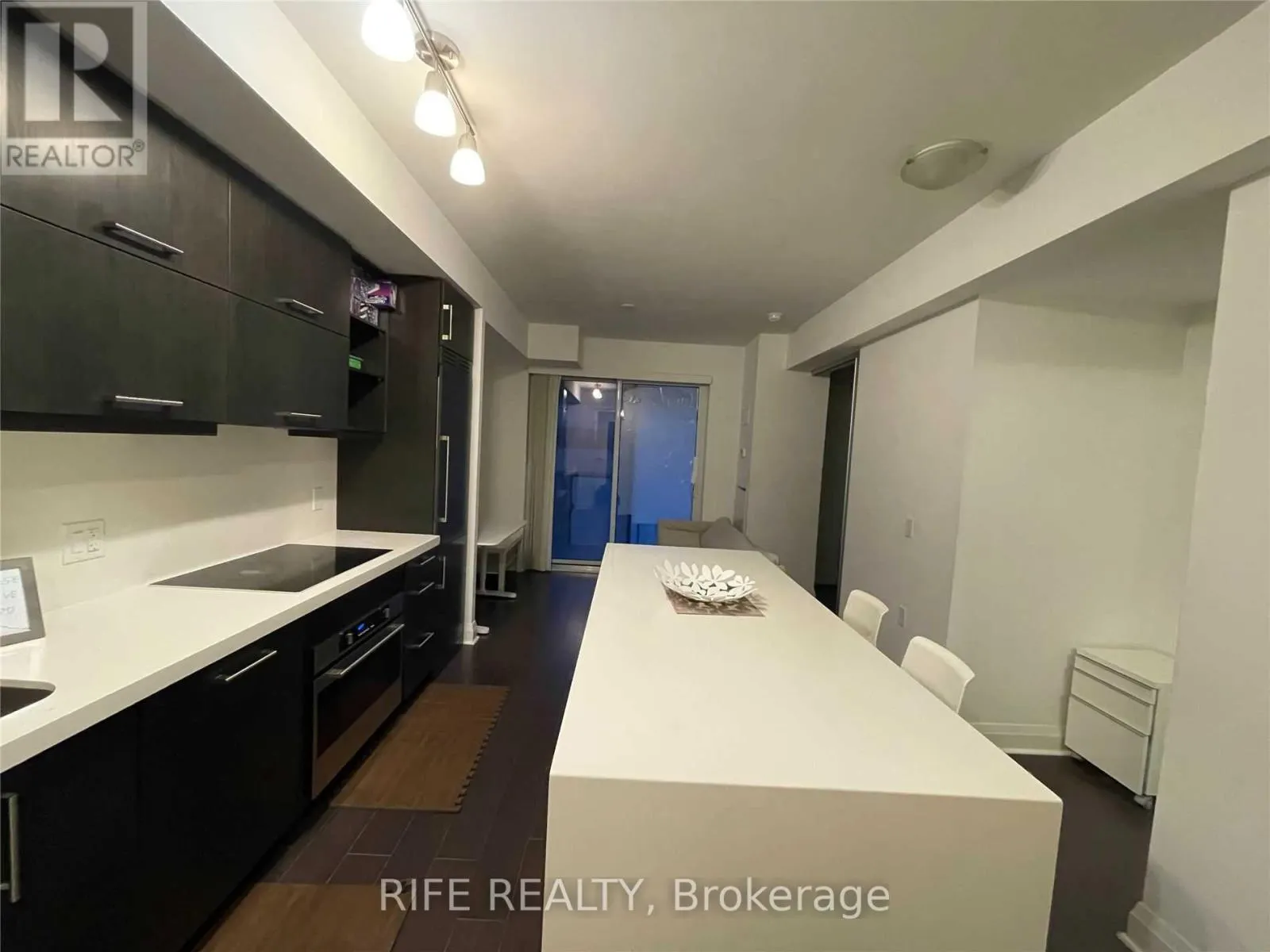 1411 - 1080 BAY STREET