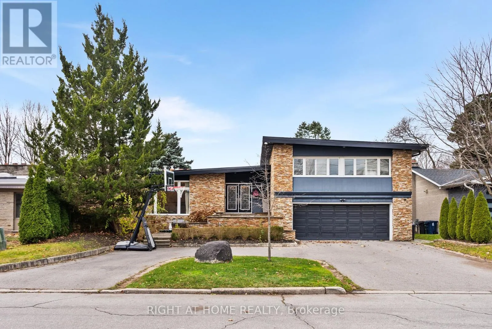 40 HEATHVIEW AVENUE