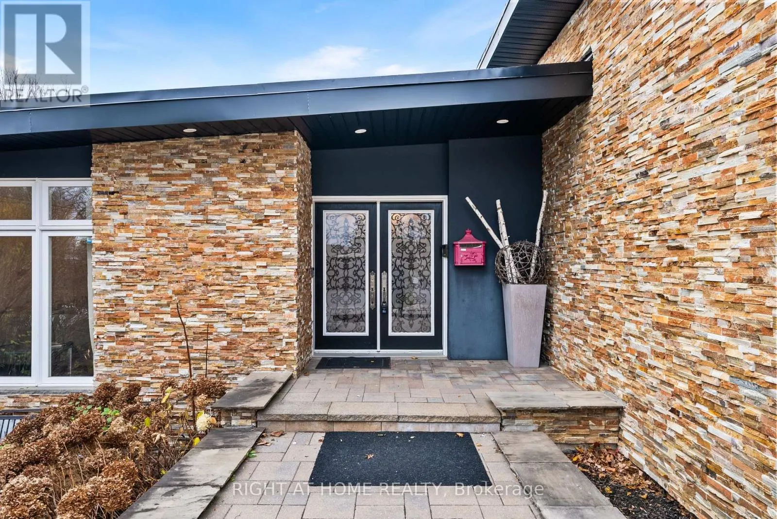 40 HEATHVIEW AVENUE