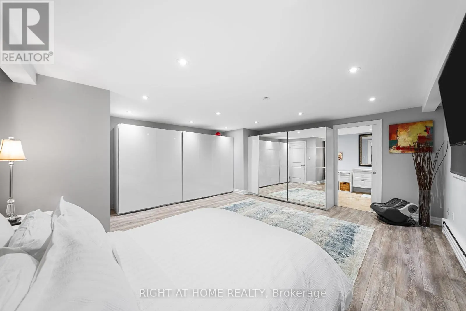 40 HEATHVIEW AVENUE