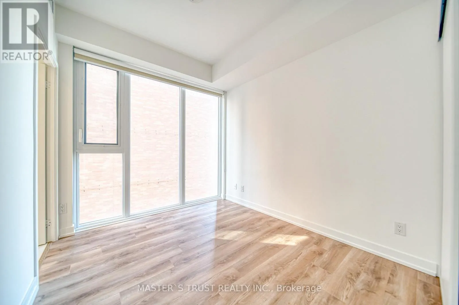 916 - 20 EDWARD STREET