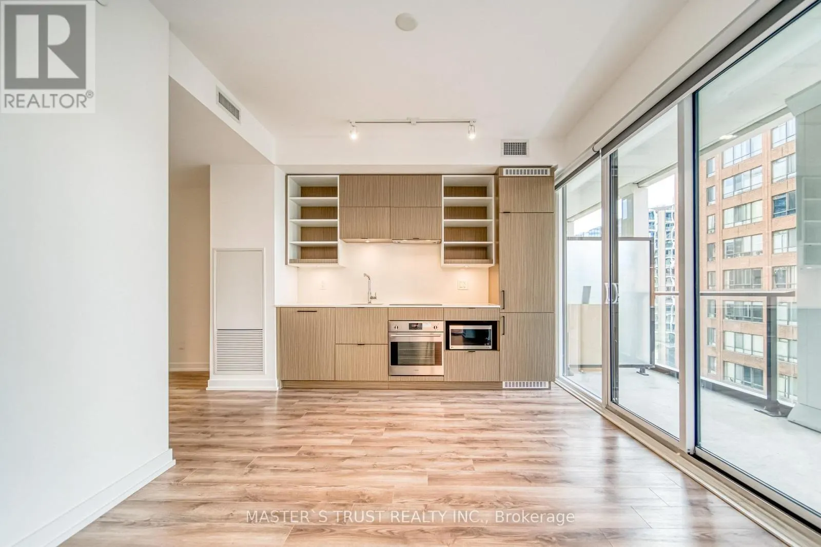 916 - 20 EDWARD STREET