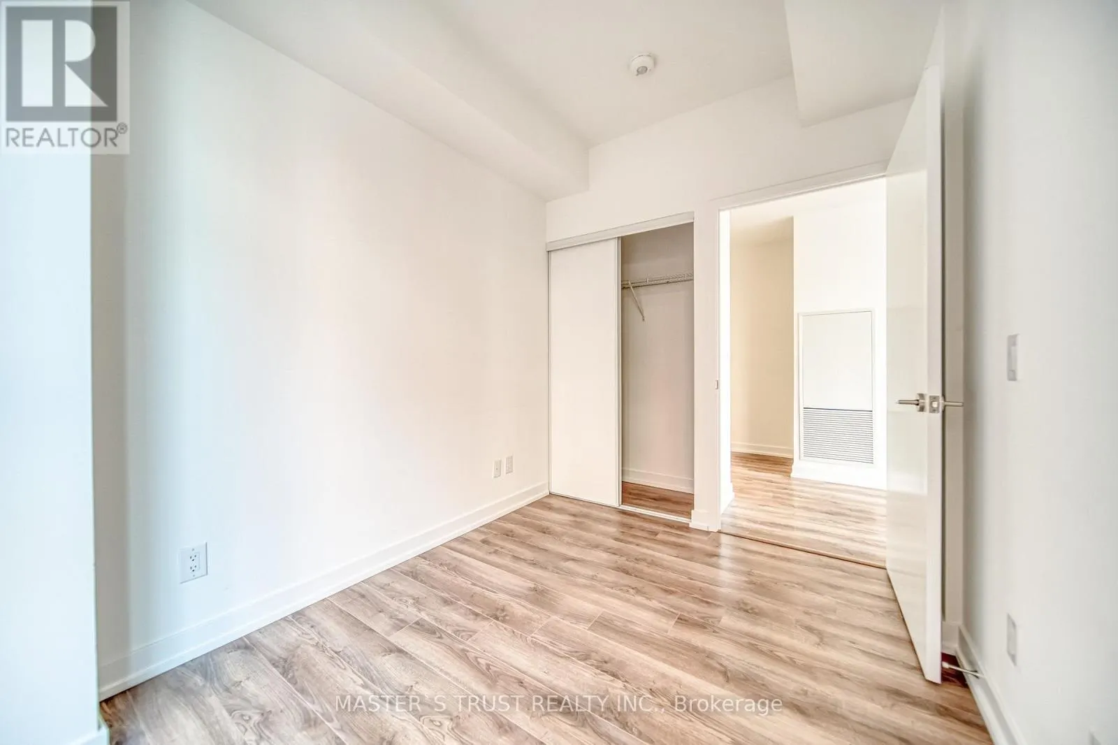 916 - 20 EDWARD STREET