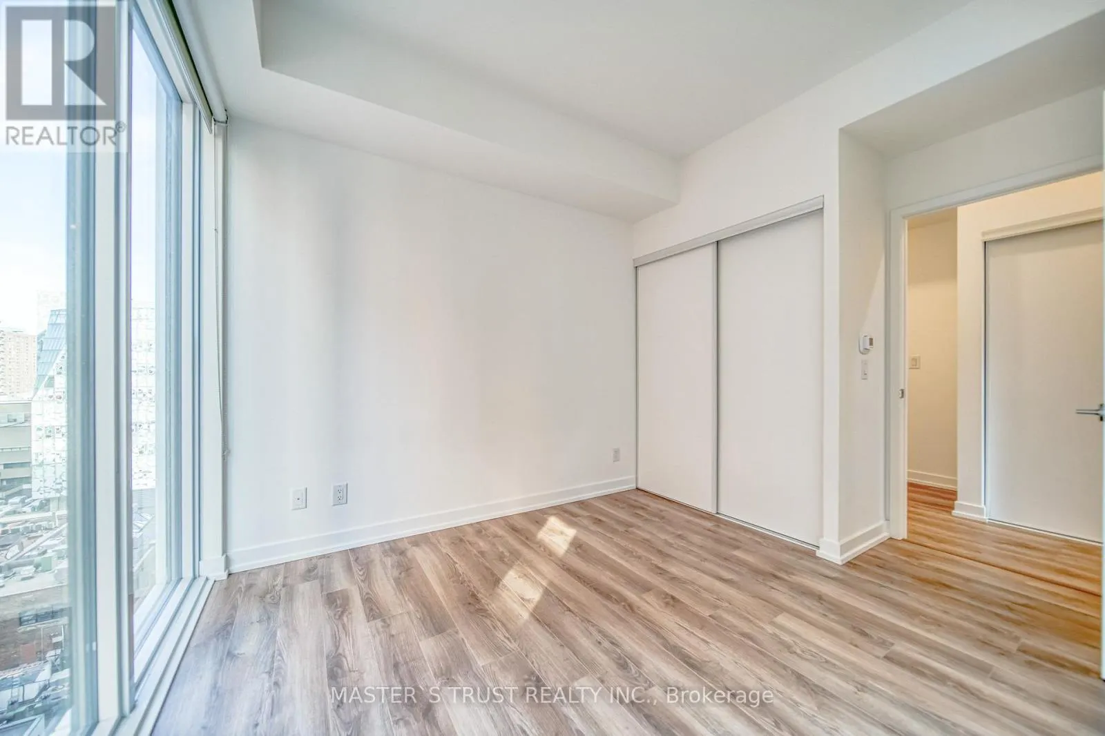 916 - 20 EDWARD STREET
