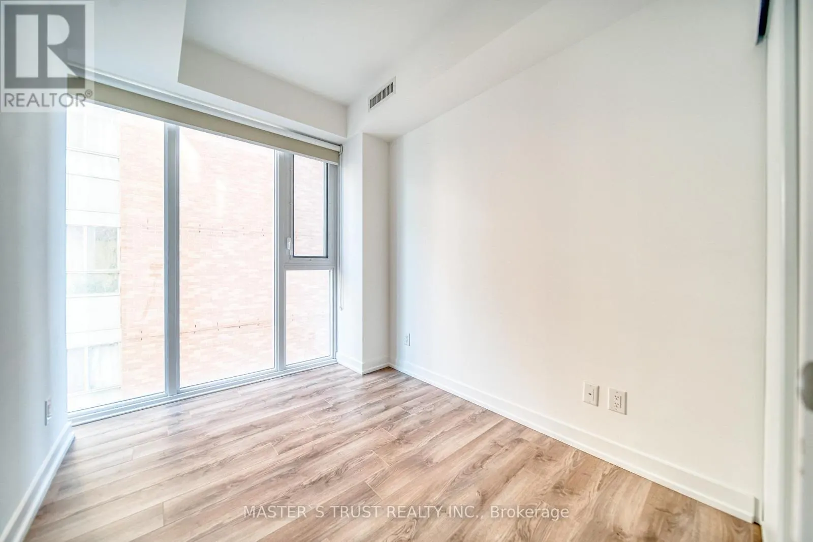 916 - 20 EDWARD STREET