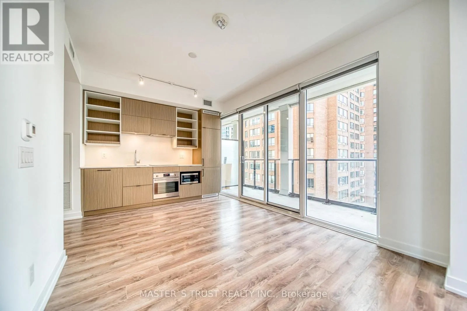 916 - 20 EDWARD STREET