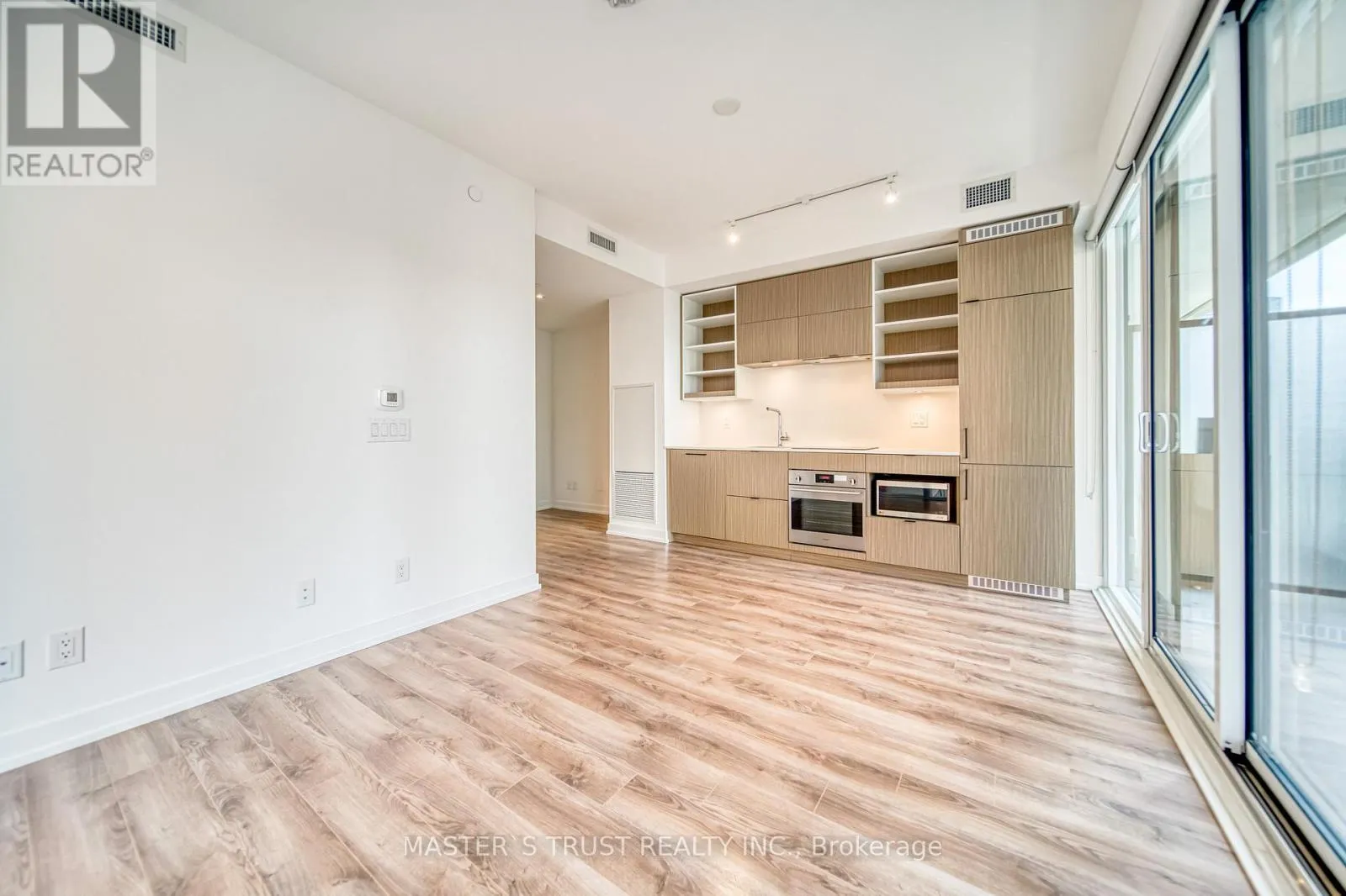 916 - 20 EDWARD STREET
