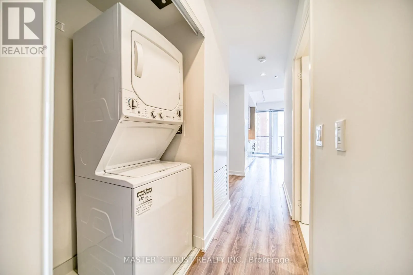 916 - 20 EDWARD STREET