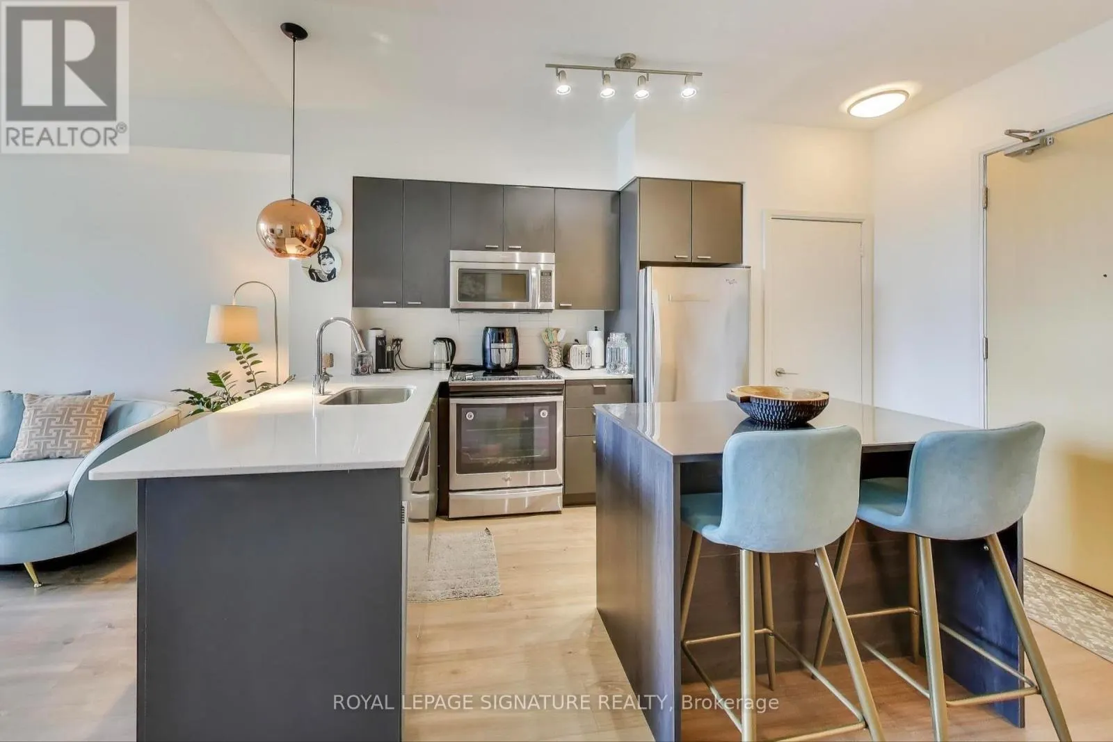 1101 - 30 ROEHAMPTON AVENUE