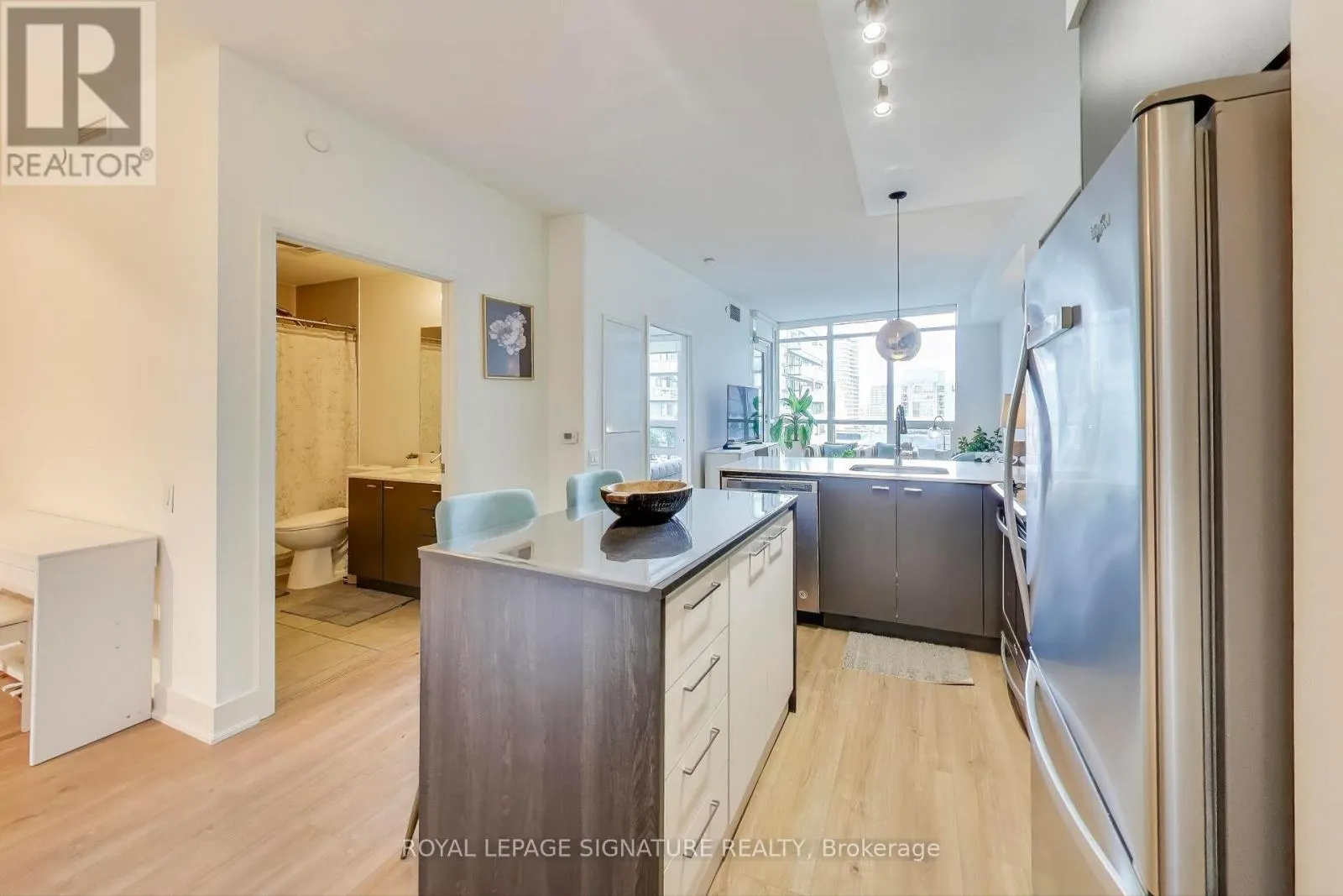 1101 - 30 ROEHAMPTON AVENUE