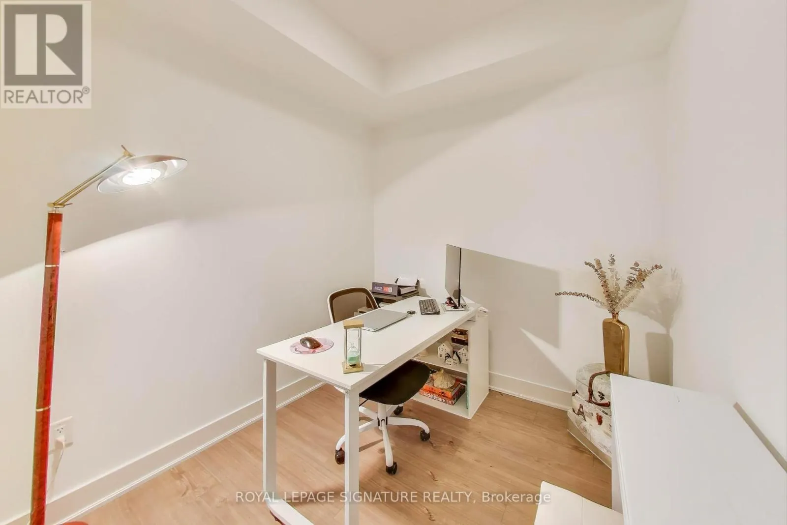 1101 - 30 ROEHAMPTON AVENUE