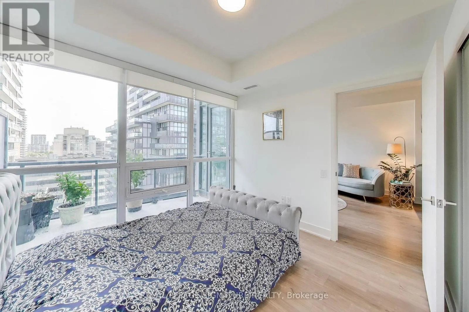 1101 - 30 ROEHAMPTON AVENUE