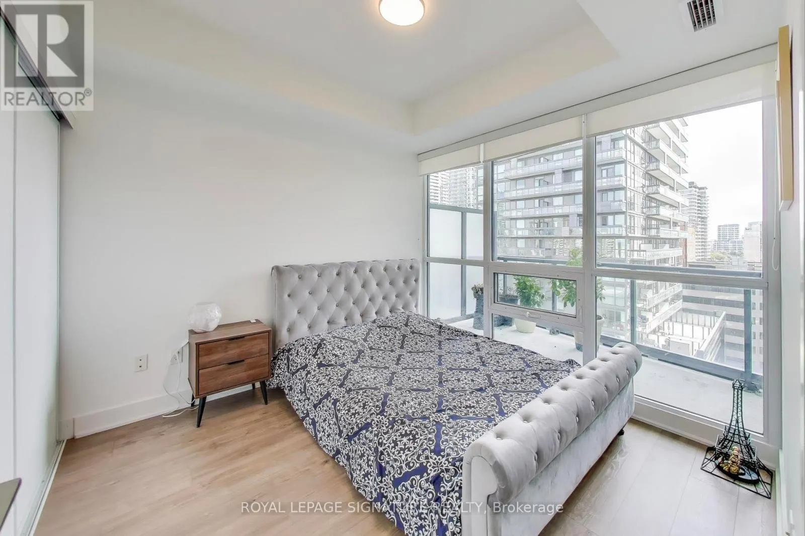 1101 - 30 ROEHAMPTON AVENUE