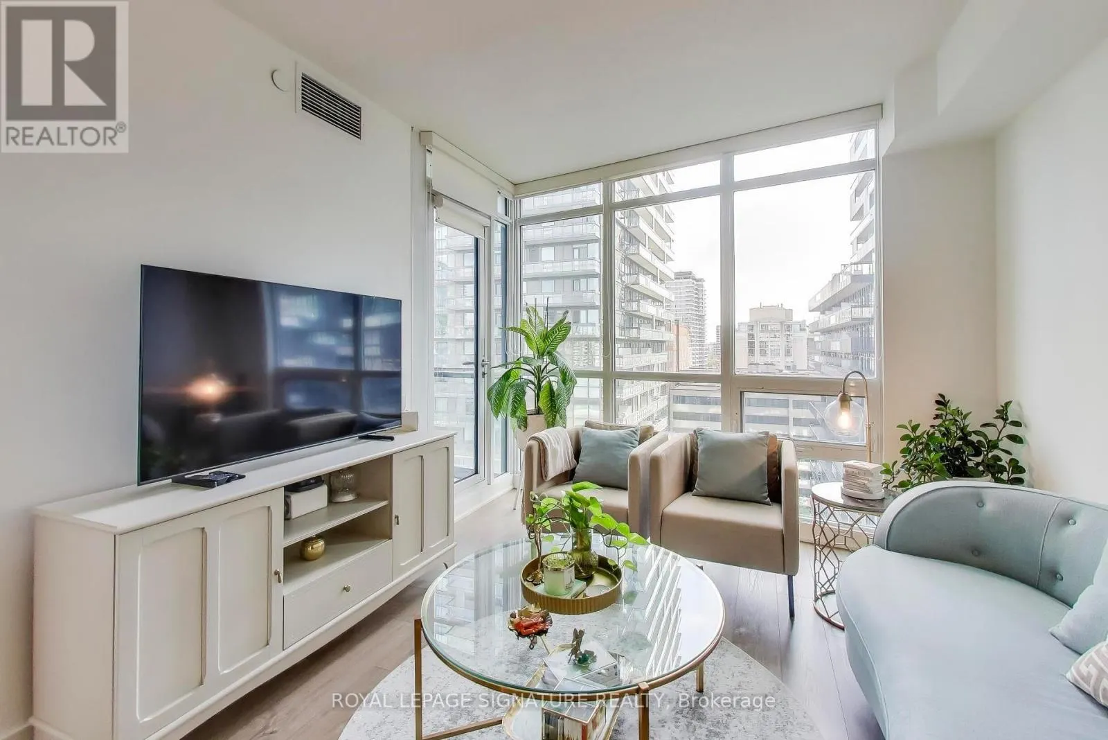 1101 - 30 ROEHAMPTON AVENUE