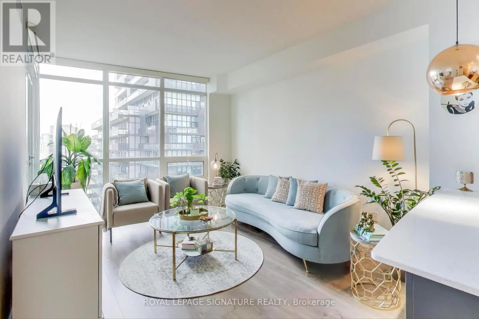 1101 - 30 ROEHAMPTON AVENUE