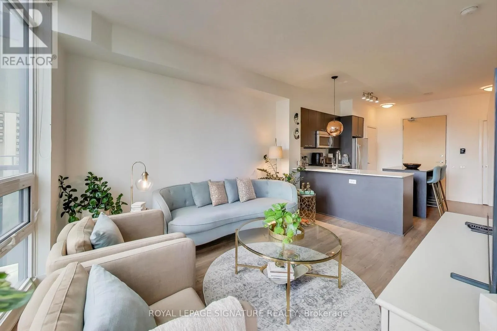 1101 - 30 ROEHAMPTON AVENUE