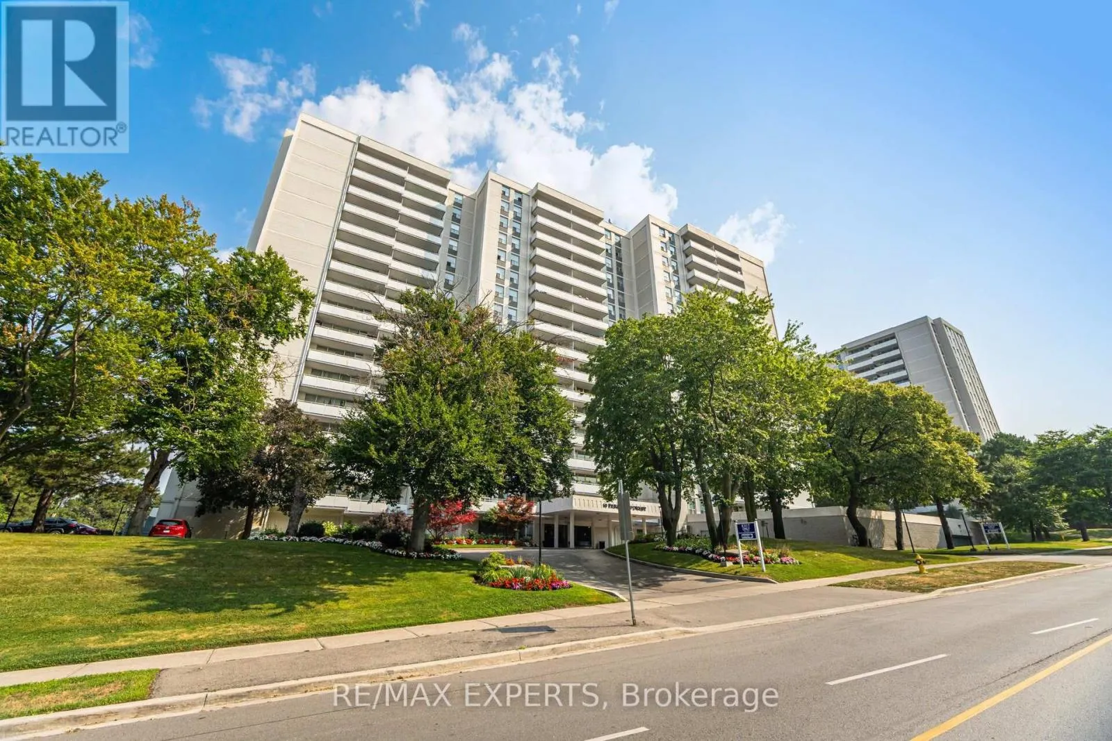 306 - 10 PARKWAY FOREST DRIVE