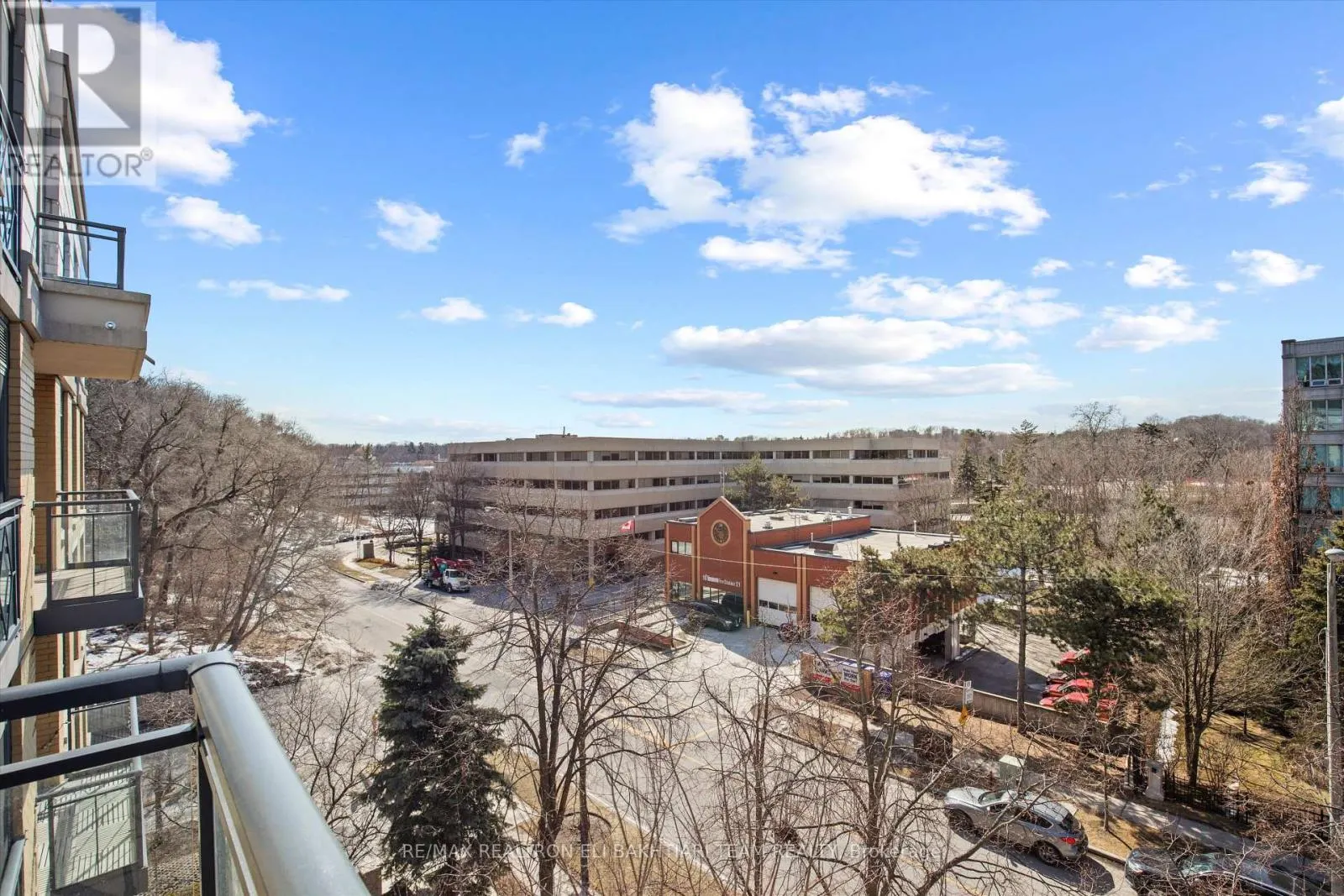 618 - 11 WILLIAM CARSON CRESCENT