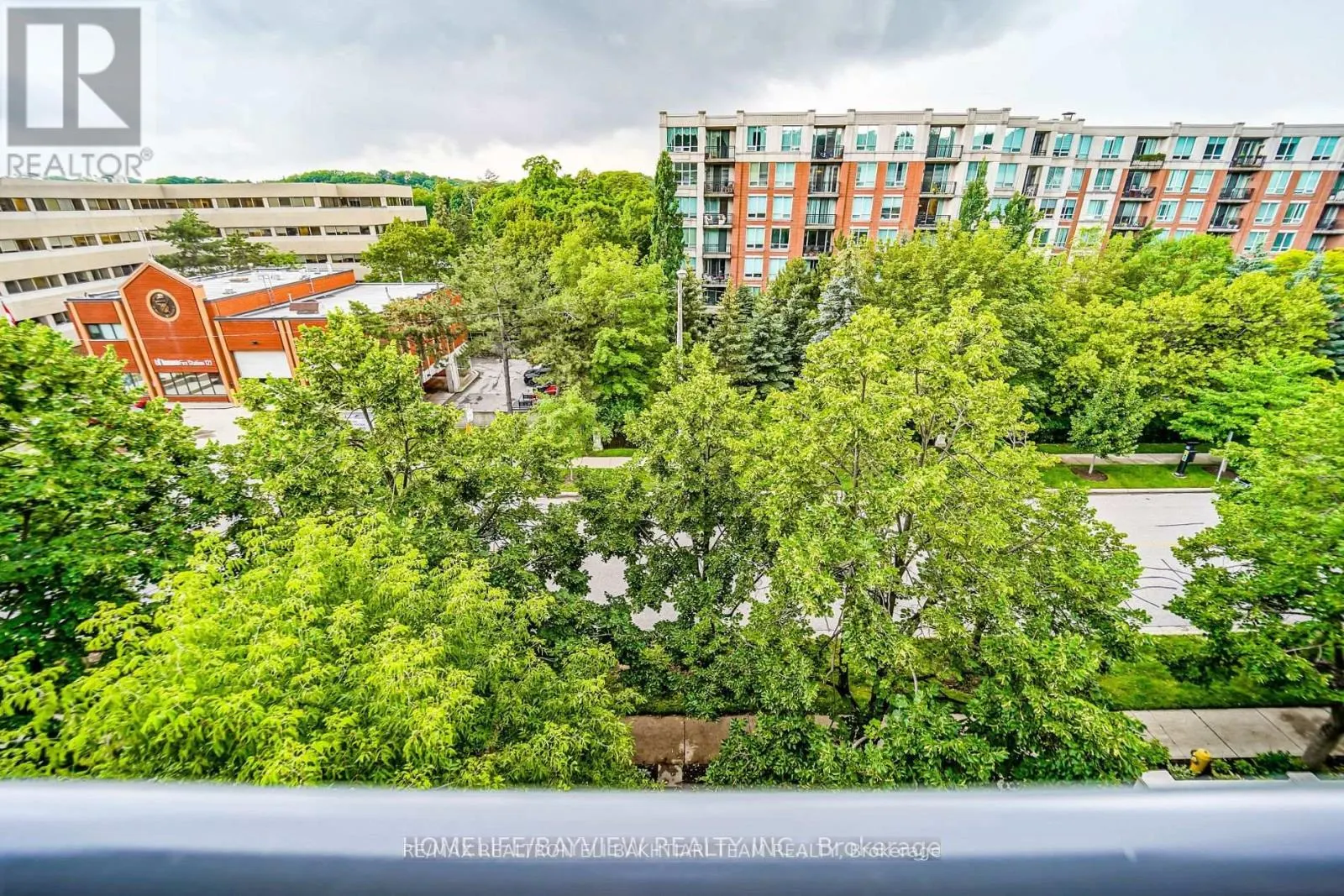 618 - 11 WILLIAM CARSON CRESCENT