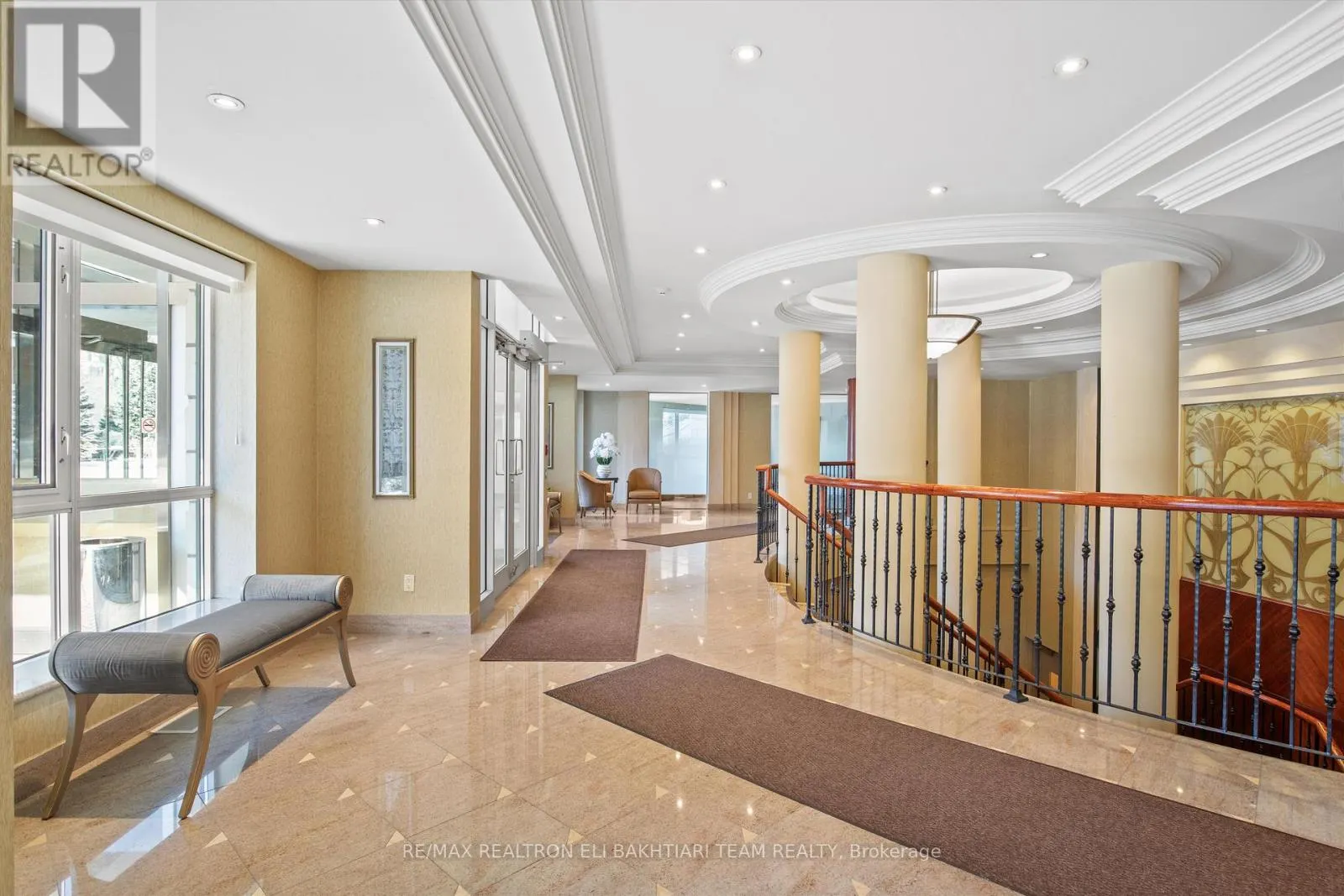 618 - 11 WILLIAM CARSON CRESCENT