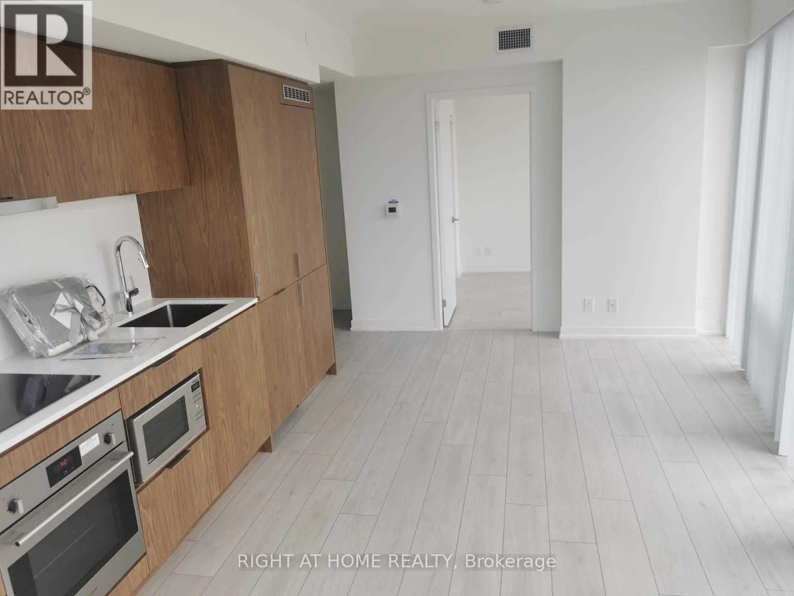 PH211 - 60 SHUTER STREET