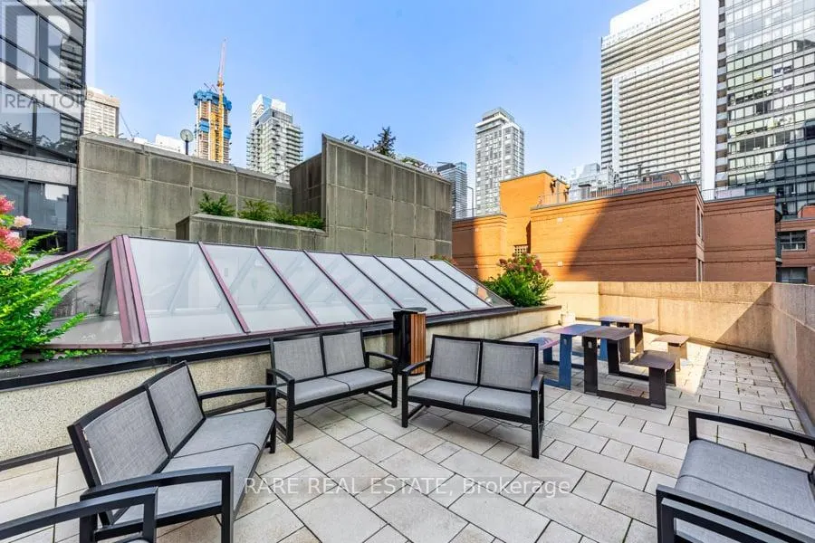 310 - 1001 BAY STREET