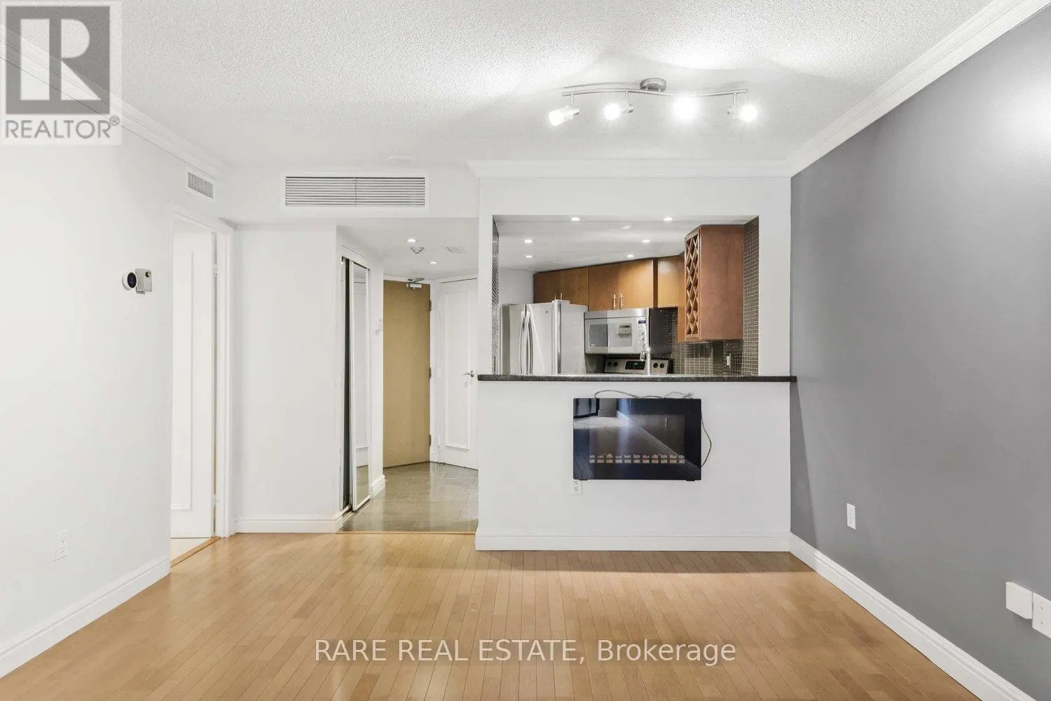 310 - 1001 BAY STREET
