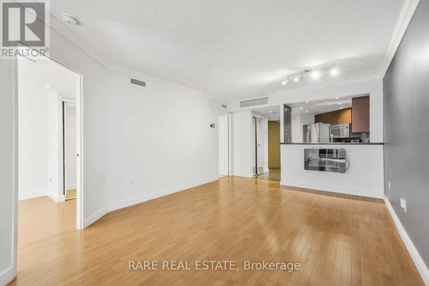 310 - 1001 BAY STREET
