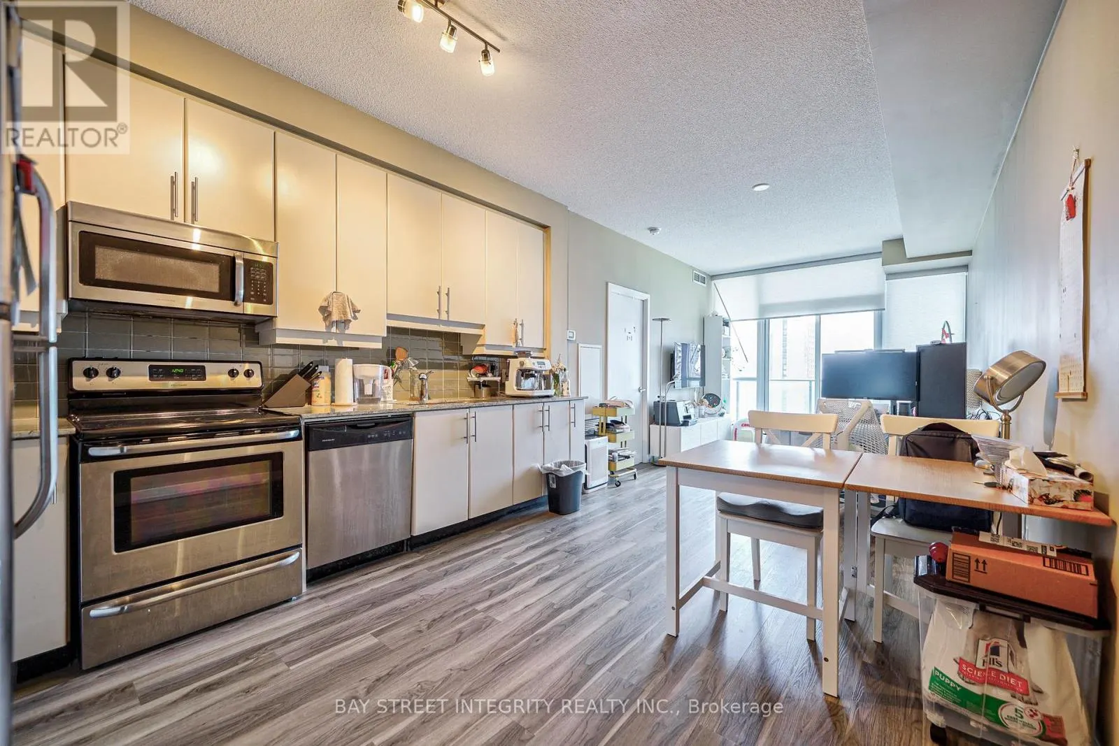 2609 - 33 BAY STREET