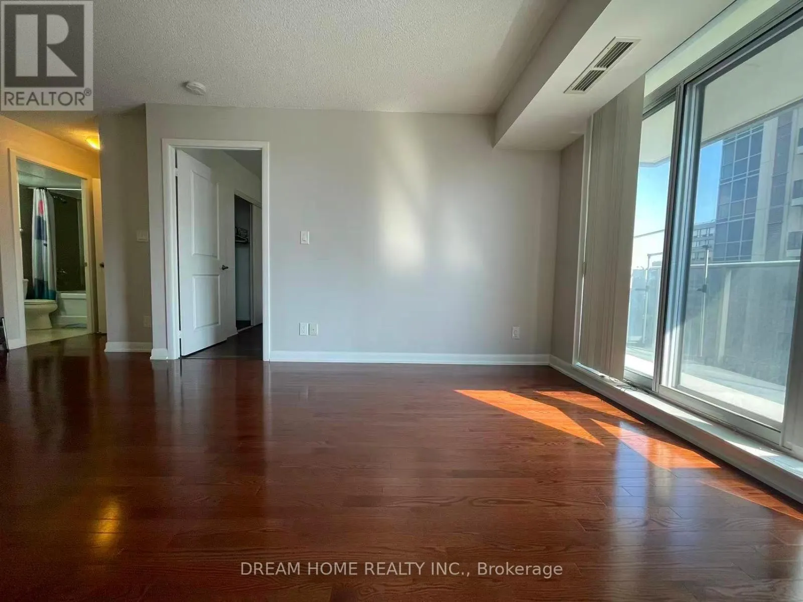 807 - 5793 YONGE STREET