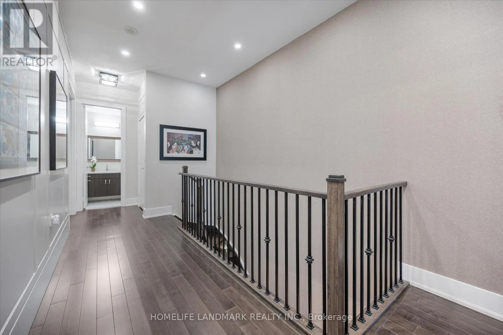 102 - 29 QUEENS QUAY E