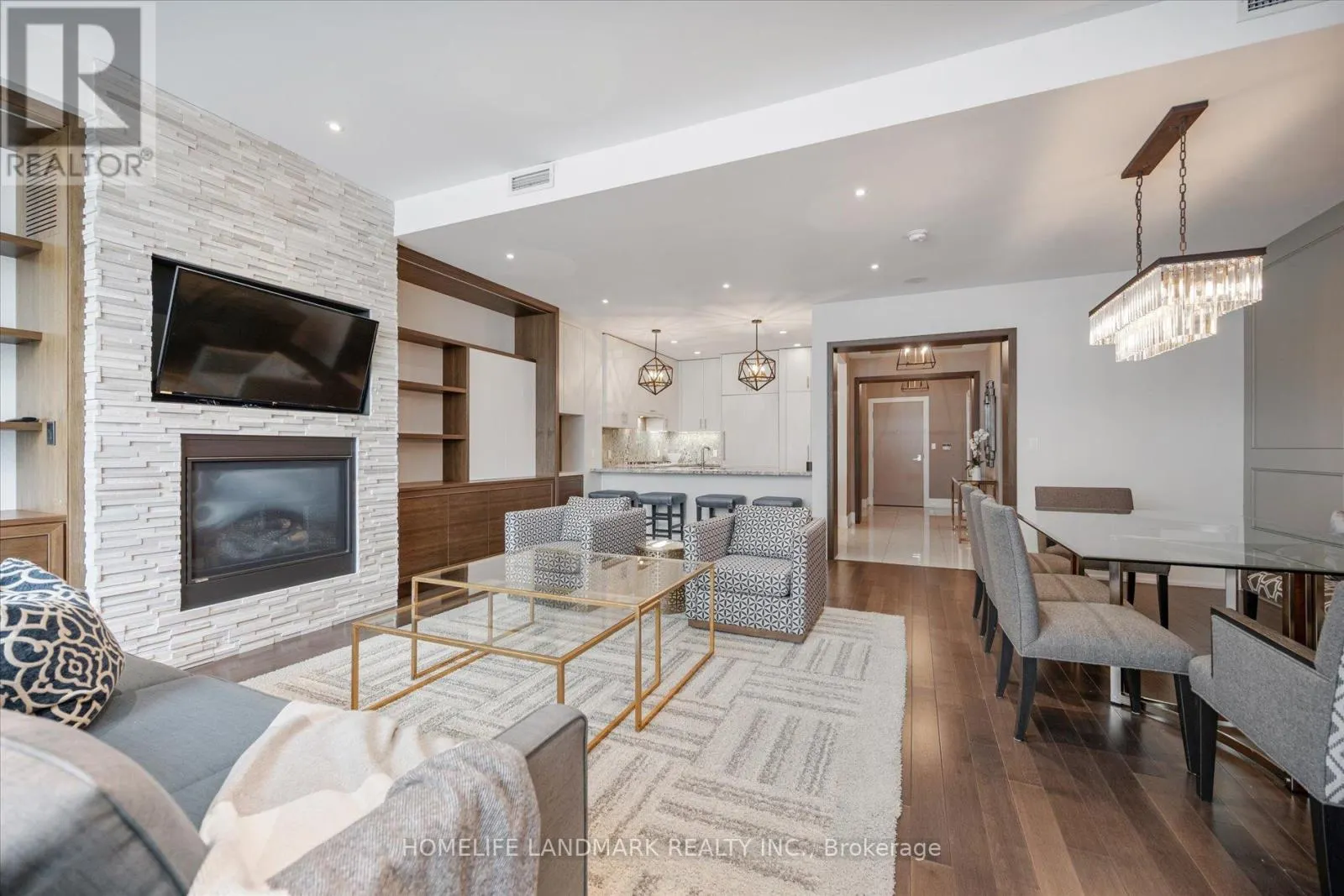 102 - 29 QUEENS QUAY E
