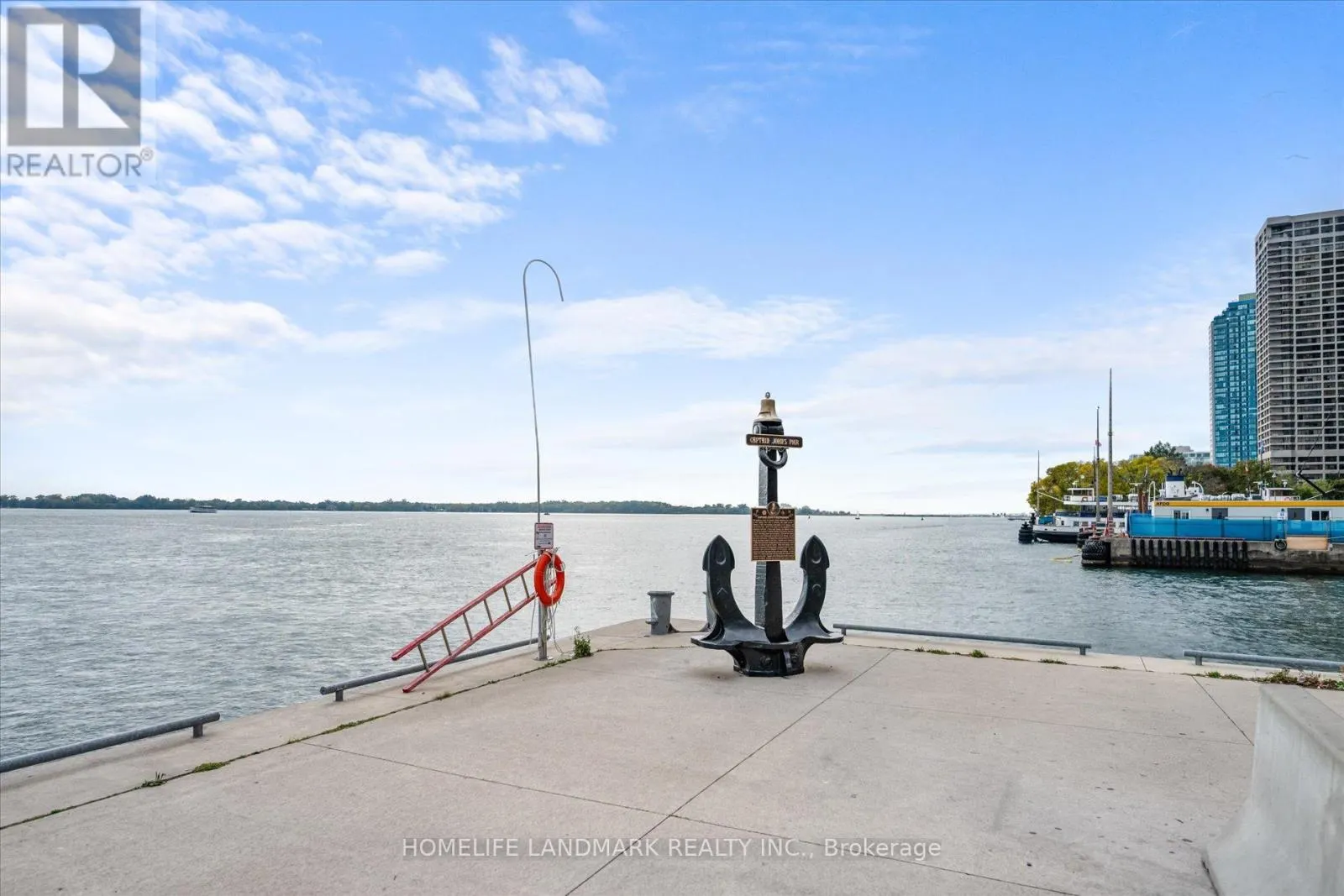 102 - 29 QUEENS QUAY E