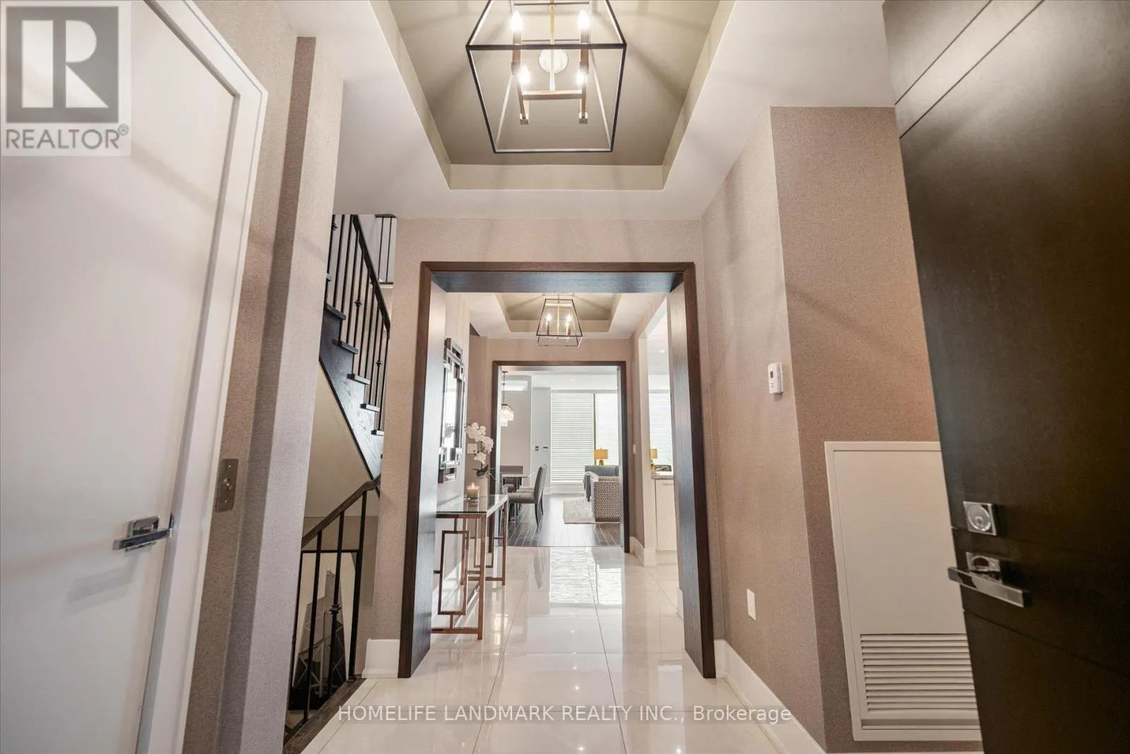102 - 29 QUEENS QUAY E