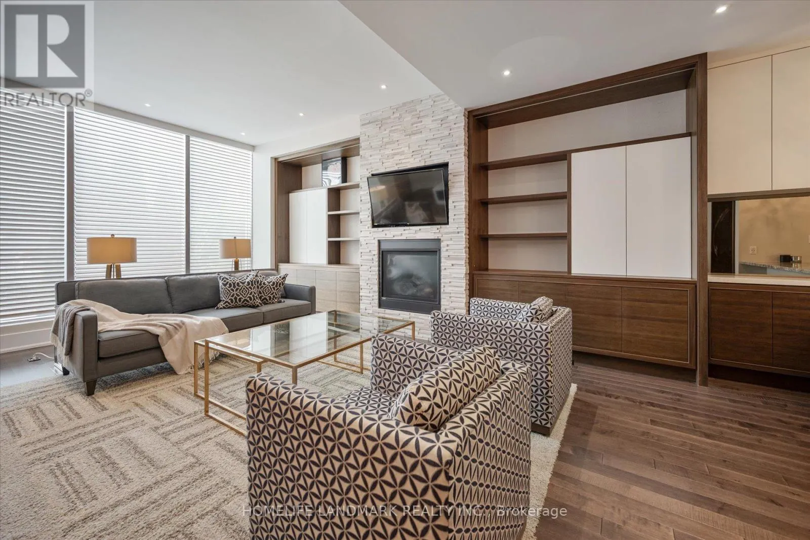 102 - 29 QUEENS QUAY E